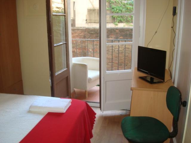 Hostel Turistic Castell Barselona Dış mekan fotoğraf